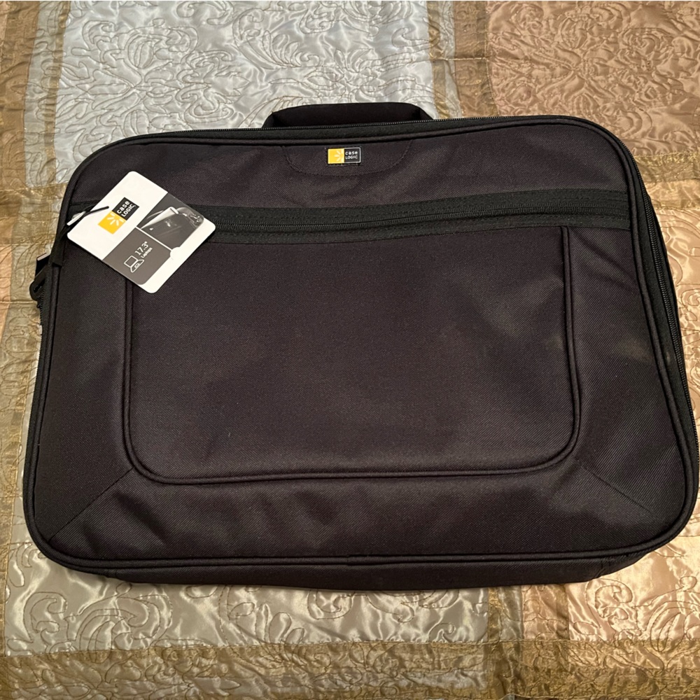 NEW-Case Logic 17.3” Clamshell Briefcase Computer Bag